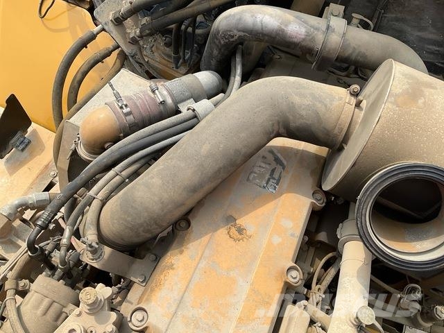 CAT 730 ساحبات مفصلية