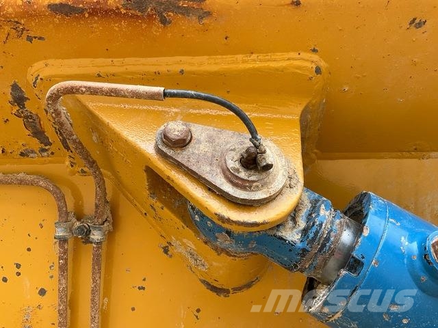CAT 730 ساحبات مفصلية