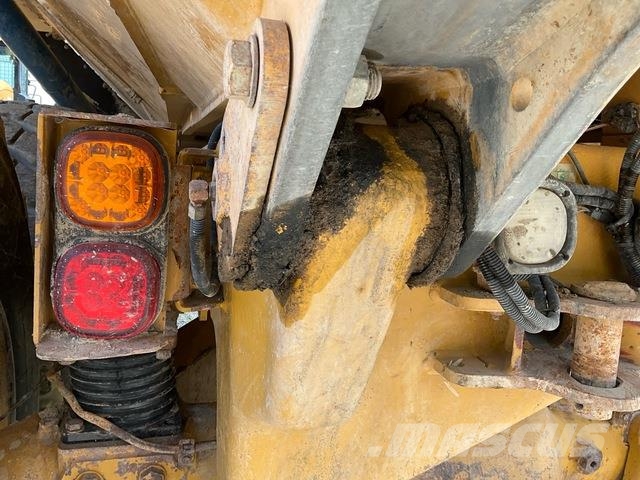 CAT 730 ساحبات مفصلية