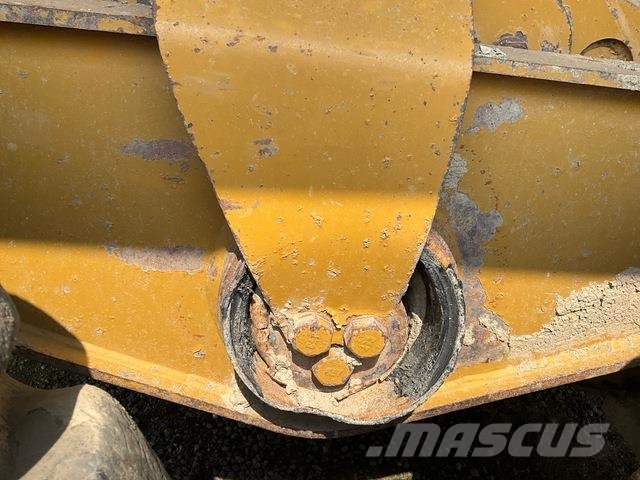 CAT 730 ساحبات مفصلية