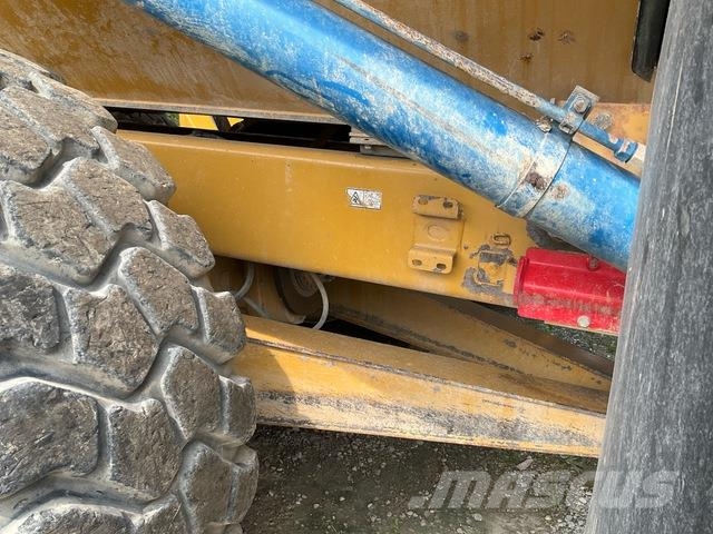 CAT 730 ساحبات مفصلية