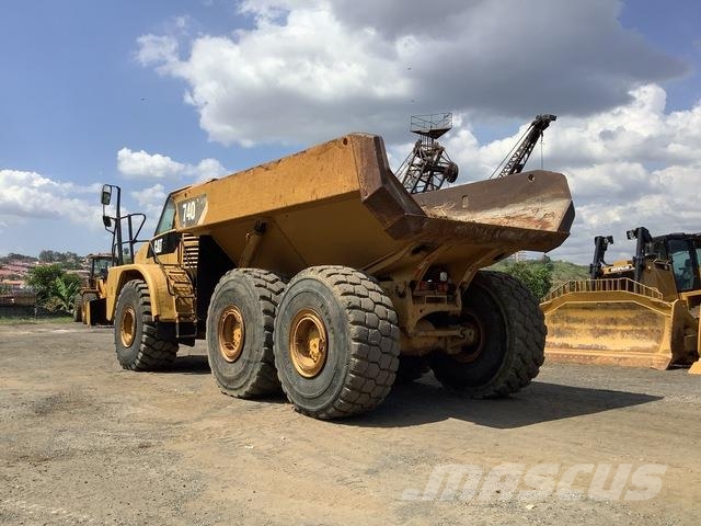 CAT 740 Kĺbové nákladné autá