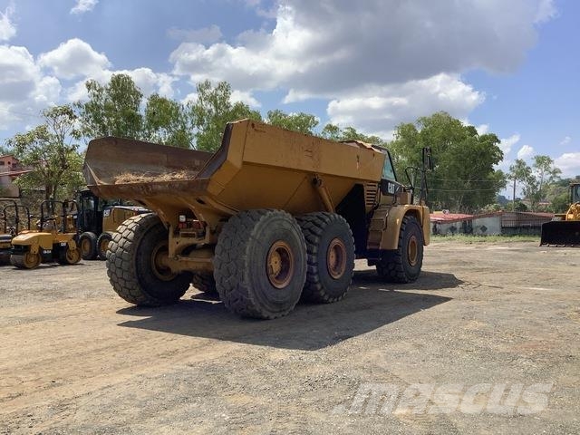 CAT 740 Kĺbové nákladné autá