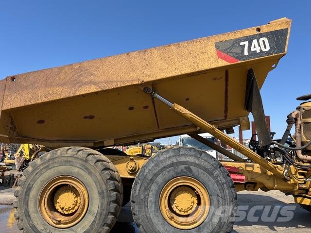 CAT 740 Transportoare articulate