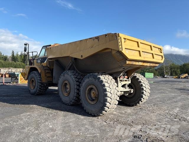 CAT 740 Dumper - Knickgelenk