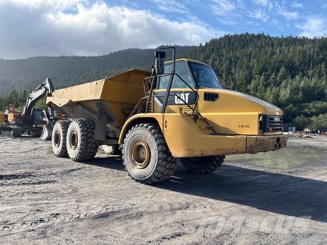 CAT 740 Dumper - Knickgelenk