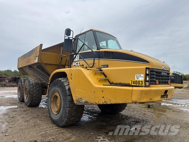 CAT 740 アーティキュレート式ダンプトラック