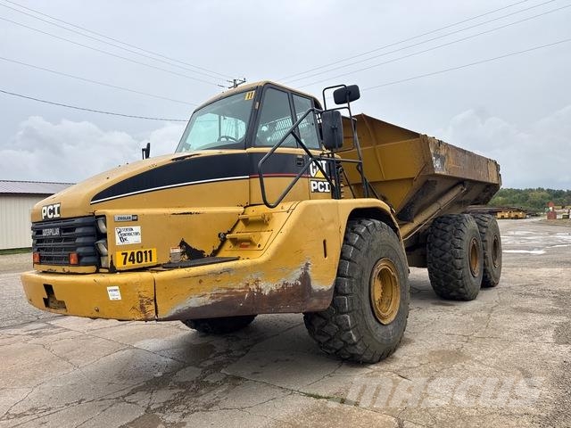 CAT 740 アーティキュレート式ダンプトラック