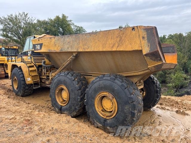 CAT 740 Csuklósdömperek