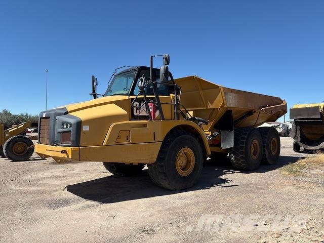 CAT 740B Дъмпери/моторни превозни средства