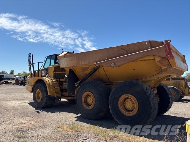 CAT 740B Дъмпери/моторни превозни средства
