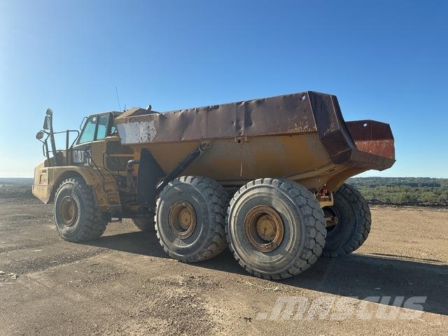 CAT 740B Liigendraamiga pinnaseveokid