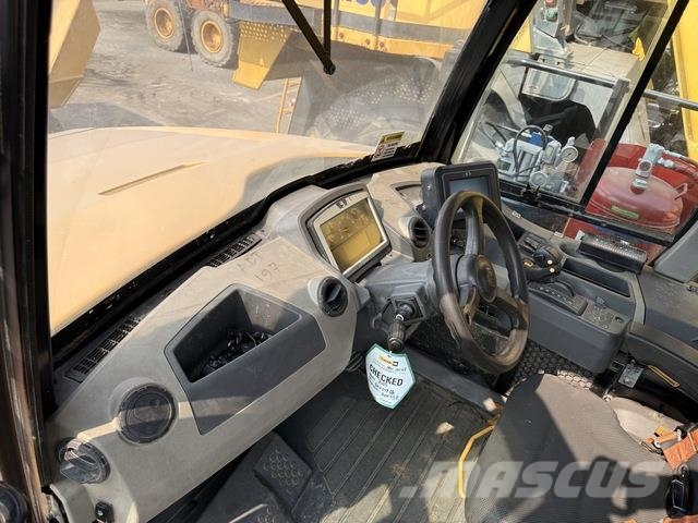 CAT 745 Dumper - Knickgelenk