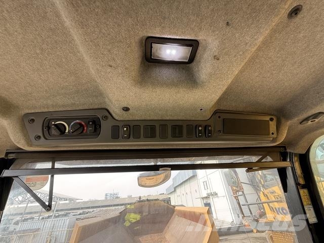 CAT 745 Dumper - Knickgelenk