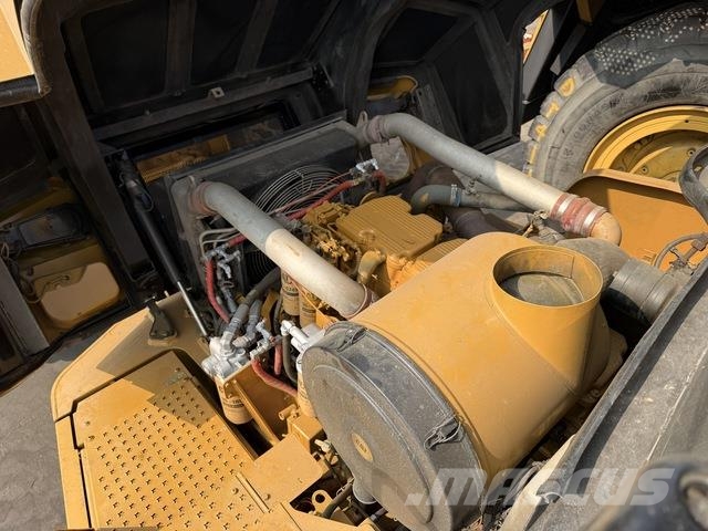 CAT 745 Dumper - Knickgelenk