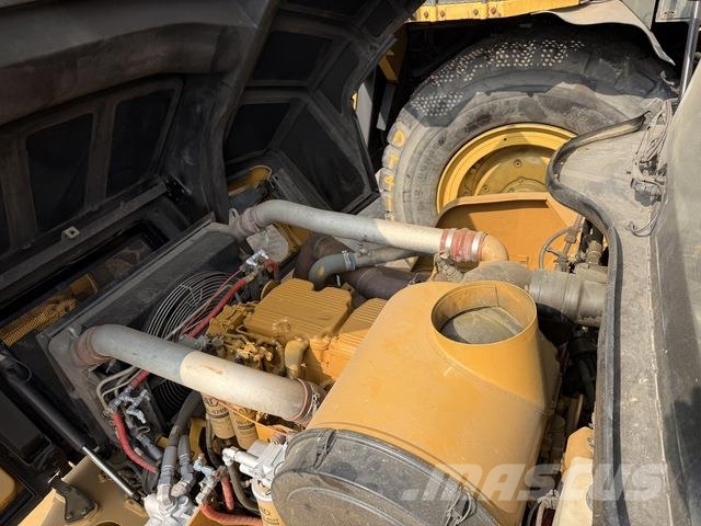 CAT 745 Dumper - Knickgelenk