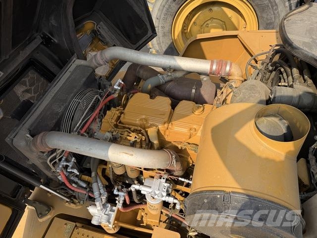 CAT 745 Dumper - Knickgelenk
