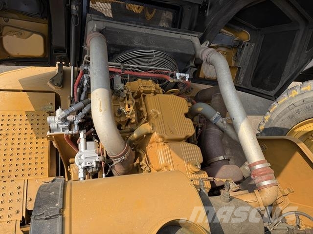 CAT 745 Dumper - Knickgelenk