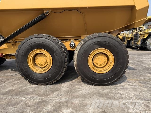 CAT 745 Dumper - Knickgelenk