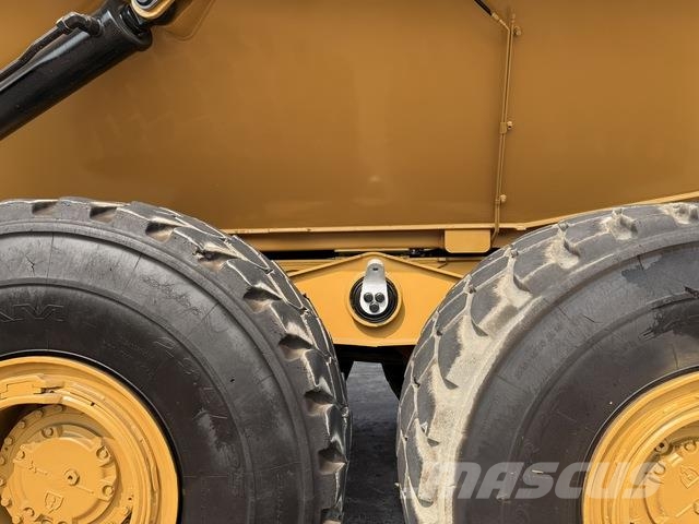 CAT 745 Dumper - Knickgelenk