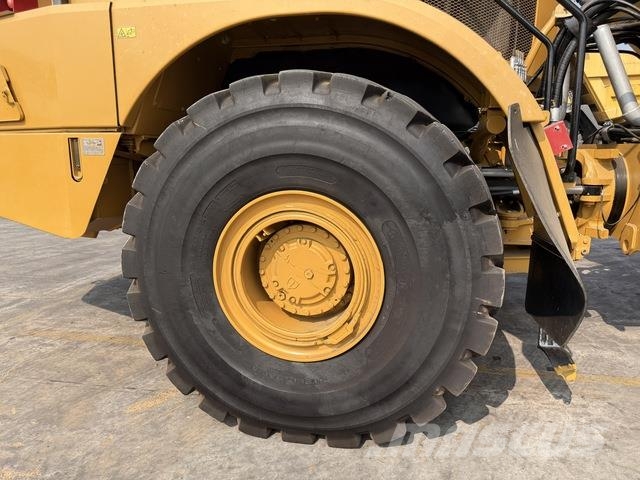 CAT 745 Dumper - Knickgelenk