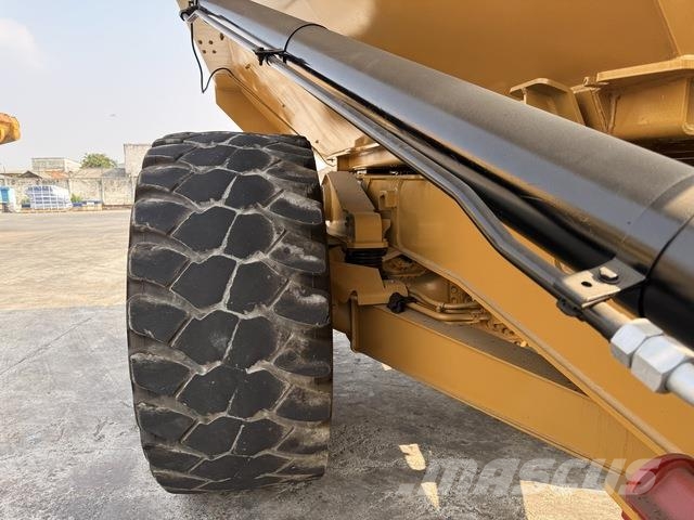 CAT 745 Dumper - Knickgelenk