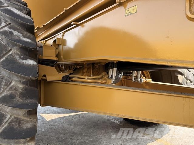 CAT 745 Dumper - Knickgelenk