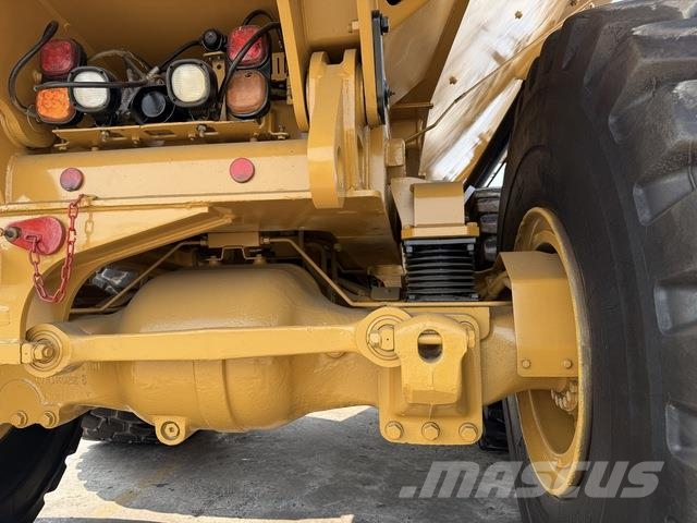 CAT 745 Dumper - Knickgelenk