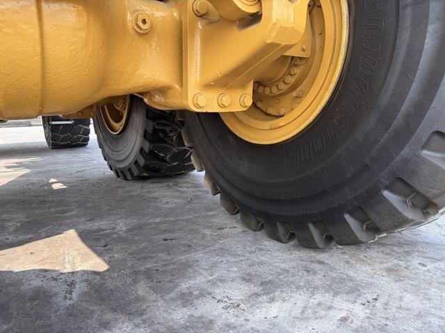 CAT 745 Dumper - Knickgelenk