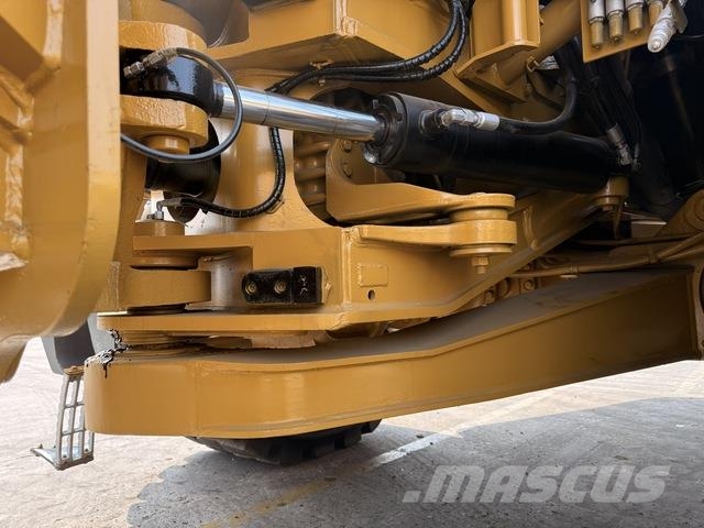 CAT 745 Dumper - Knickgelenk