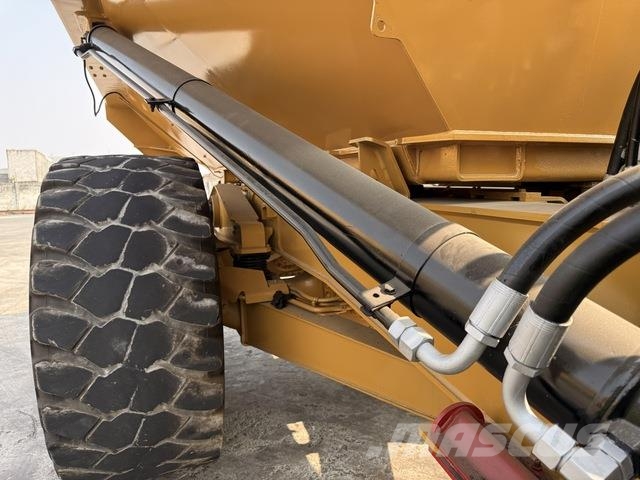 CAT 745 Dumper - Knickgelenk
