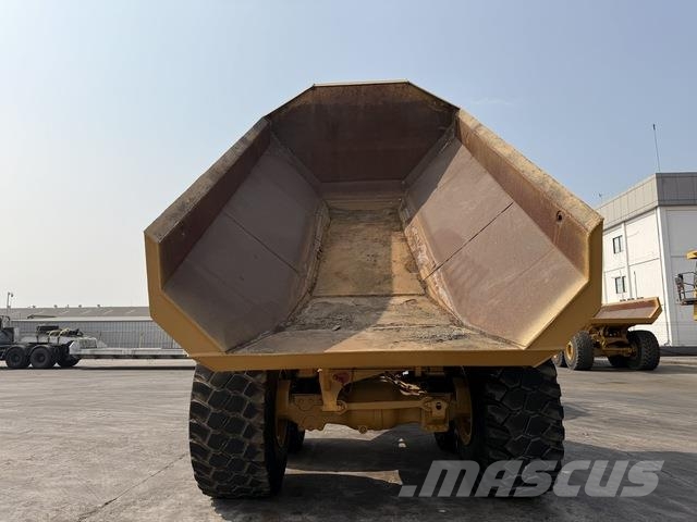 CAT 745 Dumper - Knickgelenk