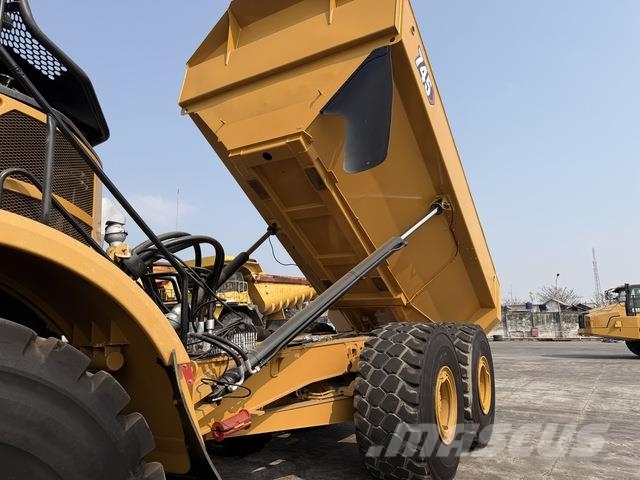 CAT 745 Dumper - Knickgelenk