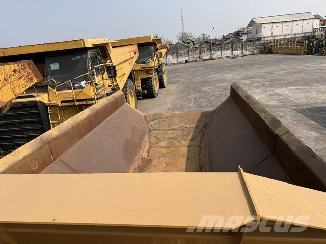 CAT 745 Dumper - Knickgelenk