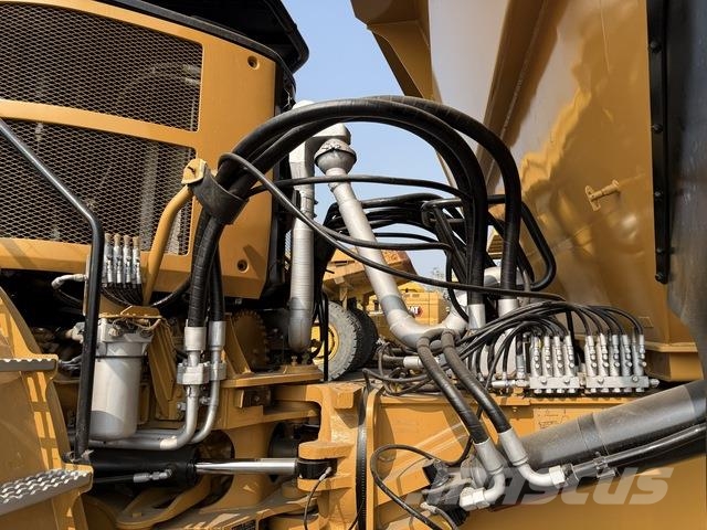 CAT 745 Dumper - Knickgelenk