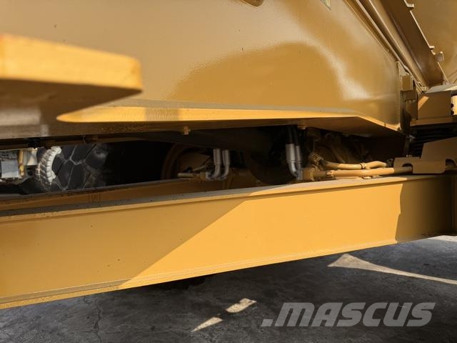 CAT 745 Dumper - Knickgelenk