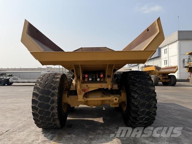 CAT 745 Dumper - Knickgelenk