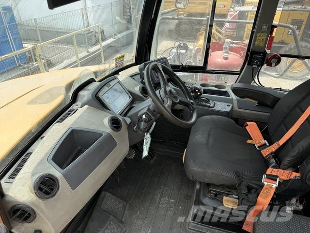 CAT 745 Dumper - Knickgelenk