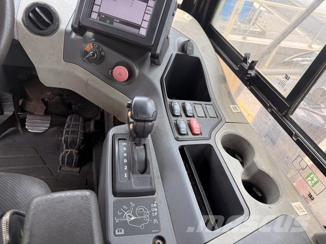 CAT 745 Dumper - Knickgelenk