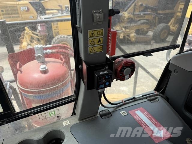 CAT 745 Dumper - Knickgelenk