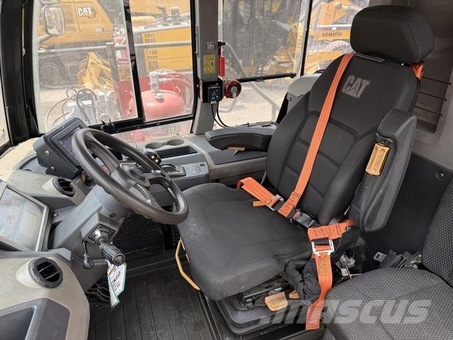 CAT 745 Dumper - Knickgelenk