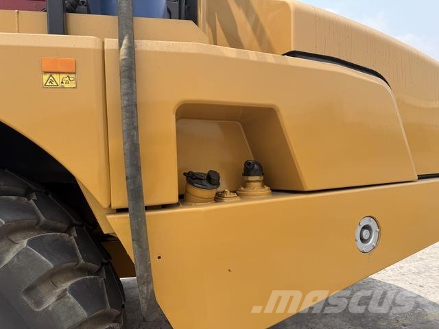 CAT 745 Dumper - Knickgelenk