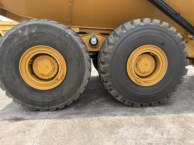 CAT 745 Dumper - Knickgelenk