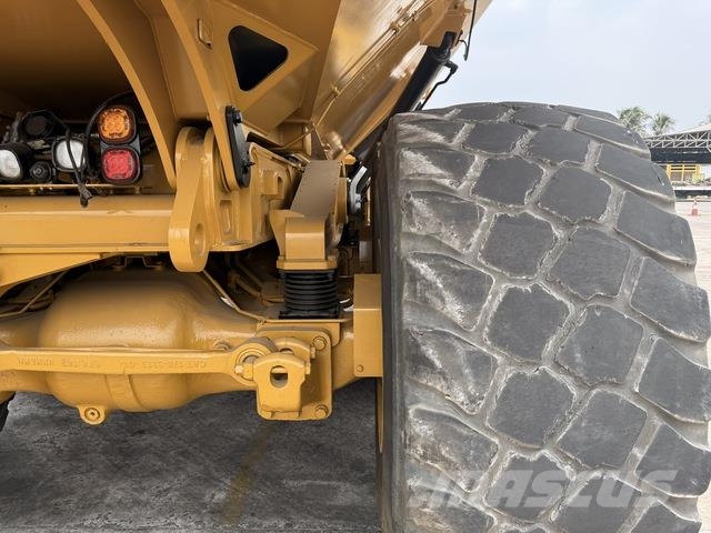 CAT 745 Dumper - Knickgelenk