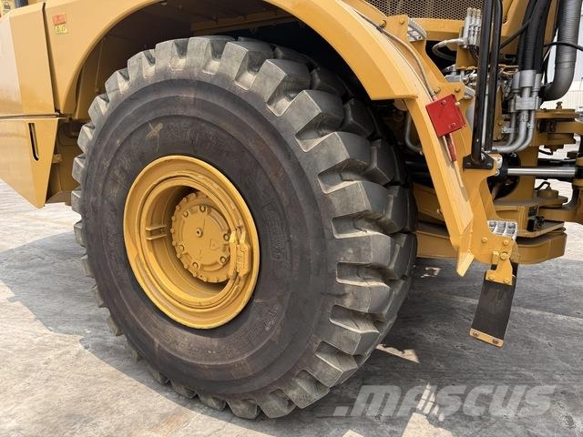 CAT 745 Dumper - Knickgelenk