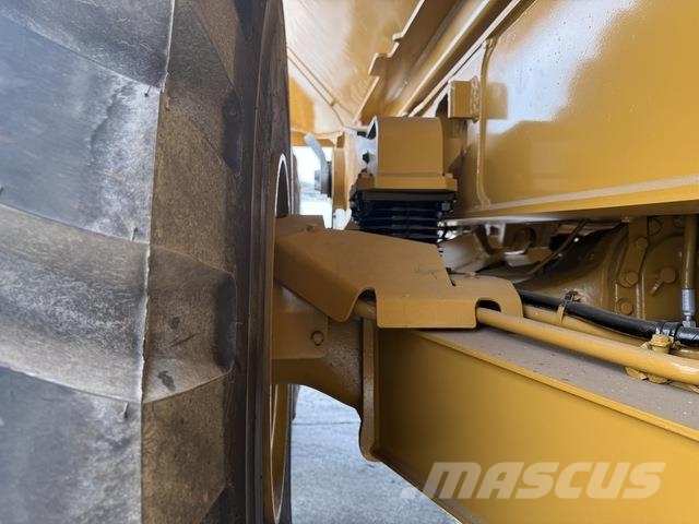 CAT 745 Dumper - Knickgelenk