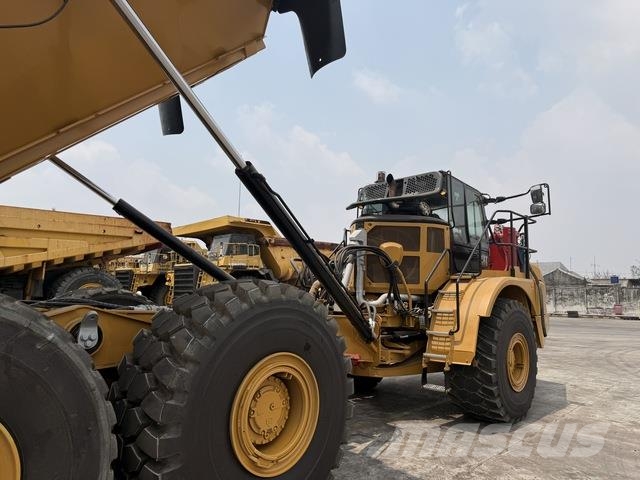 CAT 745 Dumper - Knickgelenk