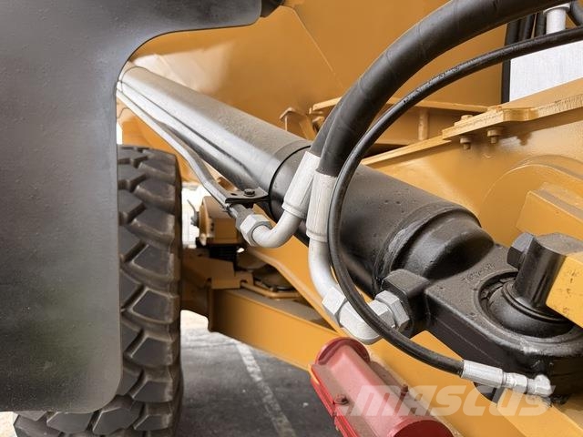 CAT 745 Dumper - Knickgelenk