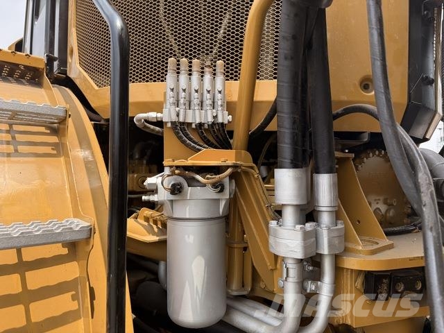 CAT 745 Dumper - Knickgelenk