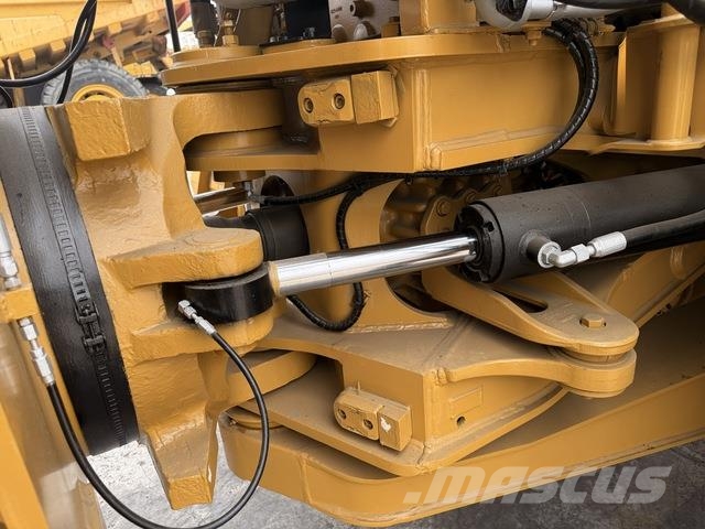 CAT 745 Dumper - Knickgelenk
